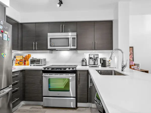 125 Western Battery RD #1209, Toronto C01, ON M6K 3R8