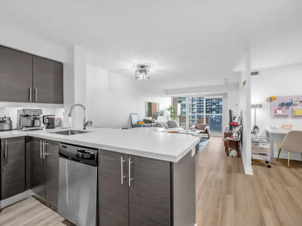 125 Western Battery RD #1209, Toronto C01, ON M6K 3R8