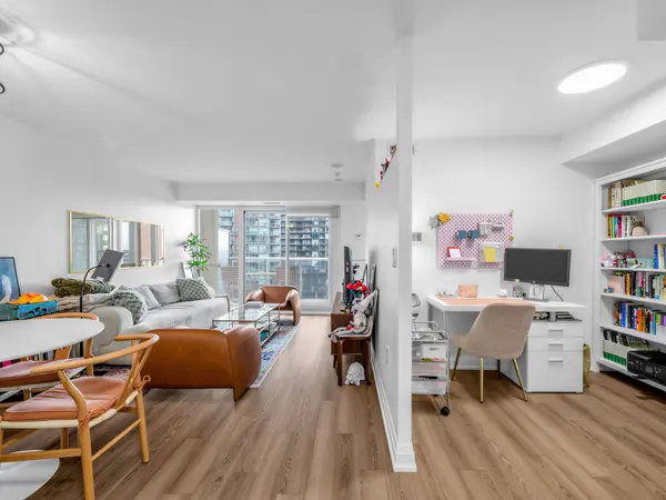 125 Western Battery RD #1209, Toronto C01, ON M6K 3R8