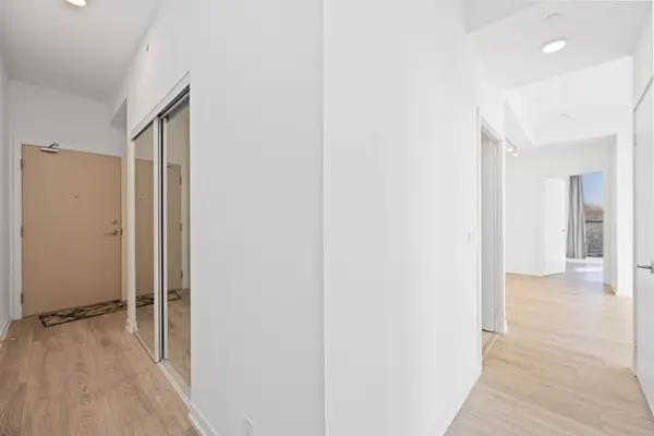 2020 Bathurst ST #827, Toronto C03, ON M5P 0A6