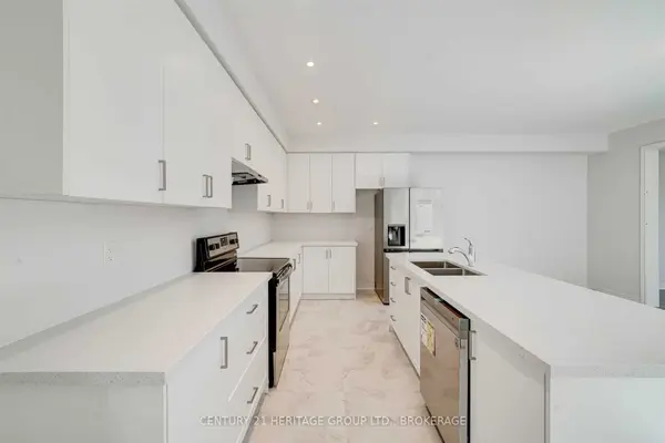 5 Frederick Taylor WAY, East Gwillimbury, ON L0G 1M0