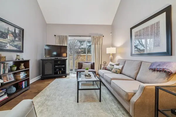 1019 North Shore BLVD E #3, Burlington, ON L7T 1X8