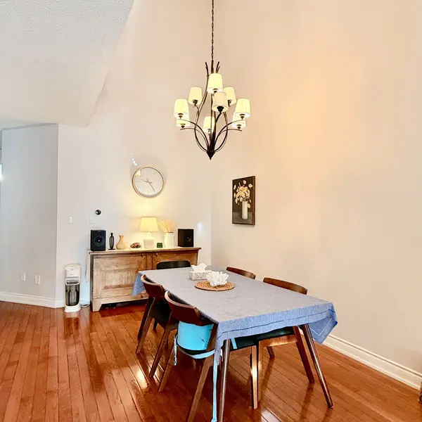 40 CHESTER ST, Oakville, ON L6H 6G8