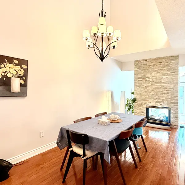 40 CHESTER ST, Oakville, ON L6H 6G8