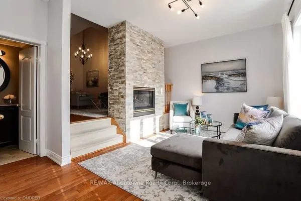 40 CHESTER ST, Oakville, ON L6H 6G8