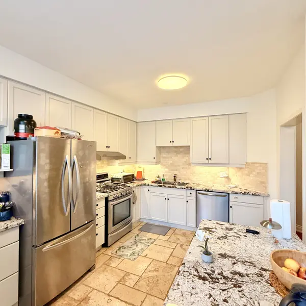 40 CHESTER ST, Oakville, ON L6H 6G8