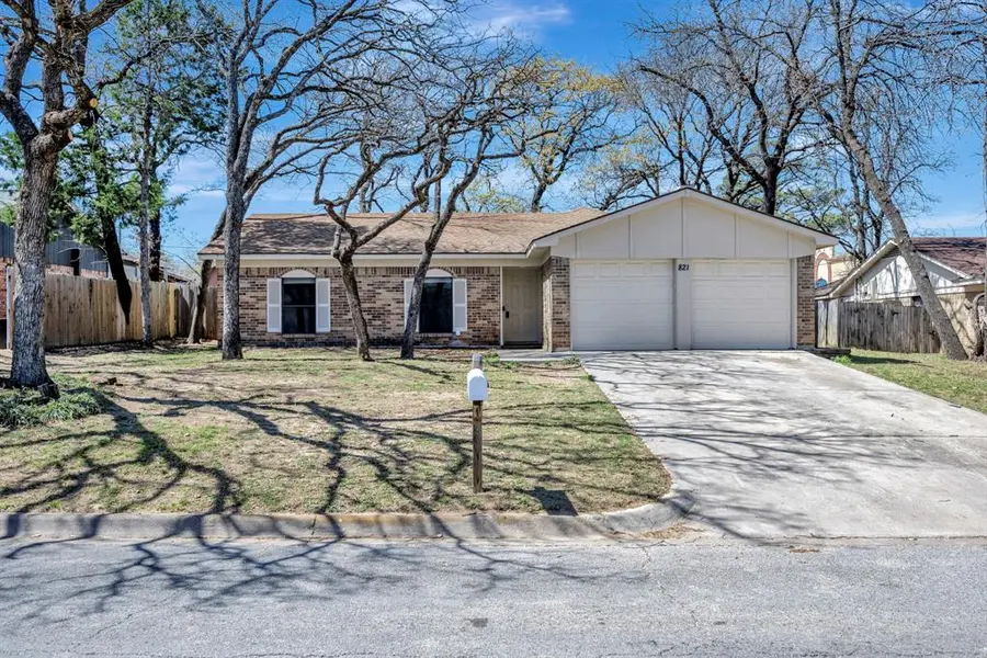 821 Timberoaks Drive, Azle, TX 76020