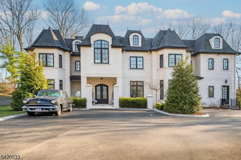 6 Deer Trail Rd, Saddle River Boro, NJ 07458