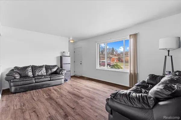 27323 Crestwood DR, Warren, MI 48088