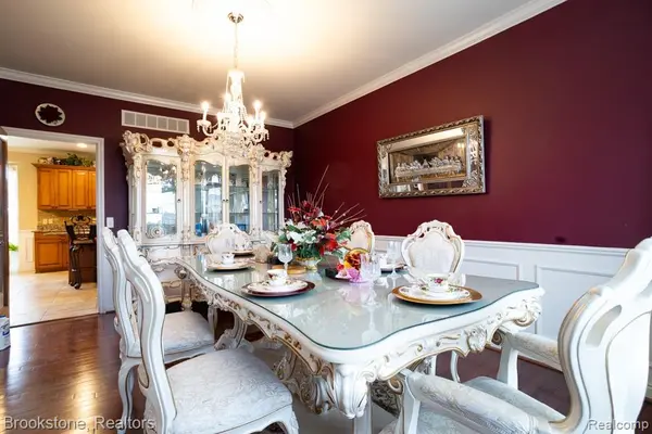 50094 Greycoat LN, Macomb Township, MI 48044