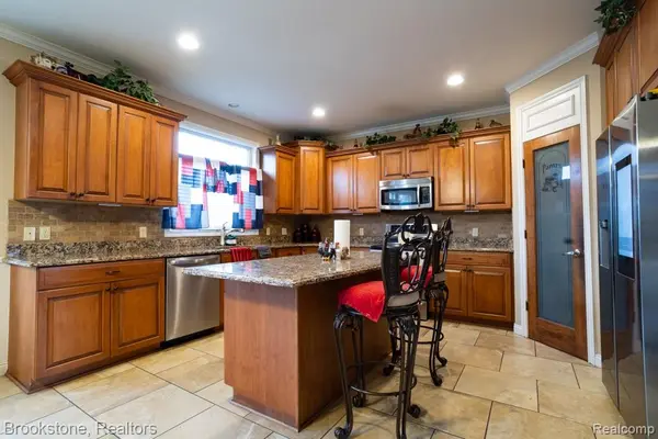 50094 Greycoat LN, Macomb Township, MI 48044