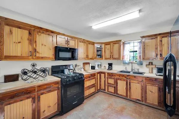 869 State Highway 171, Hubbard, TX 76648