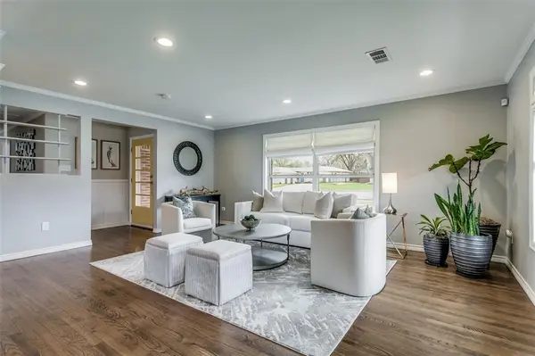 907 E Texas Street, Grapevine, TX 76051