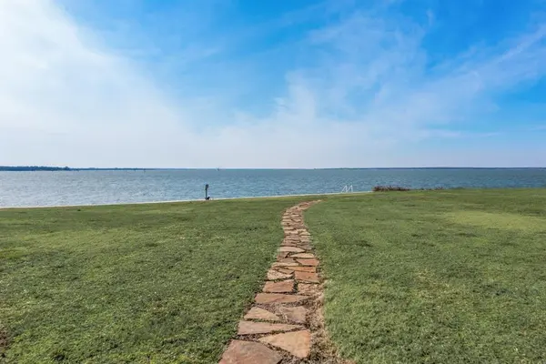 3016 Lake Ridge Drive, Streetman, TX 75859