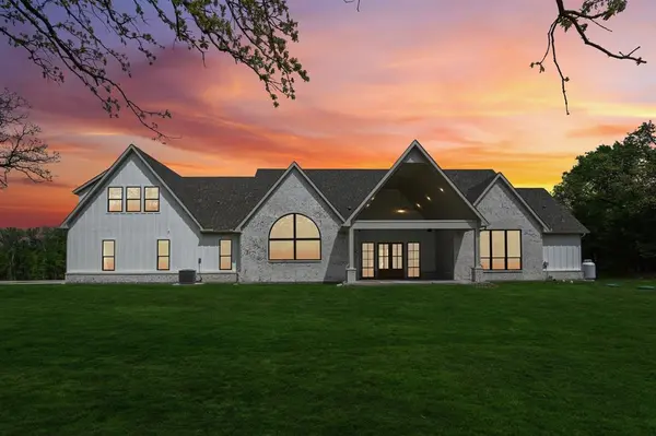 1716 Private, Burleson, TX 76028