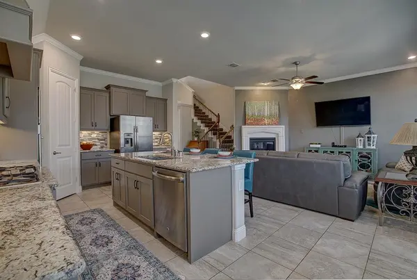 627 Bridgewater Street, Euless, TX 76039