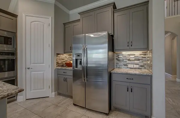 627 Bridgewater Street, Euless, TX 76039