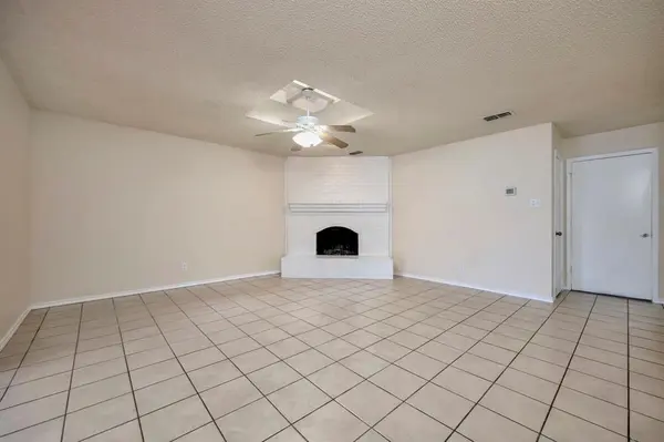 821 Timberoaks Drive, Azle, TX 76020