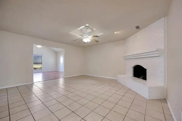 821 Timberoaks Drive, Azle, TX 76020