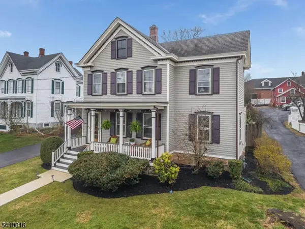 57 Main St, Lebanon Boro, NJ 08833