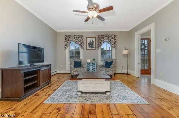 57 Main St, Lebanon Boro, NJ 08833