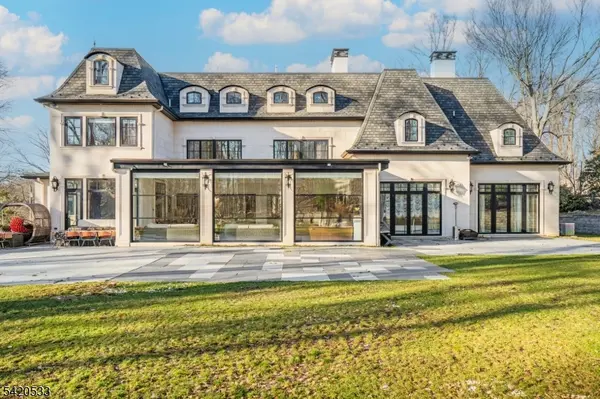 6 Deer Trail Rd, Saddle River Boro, NJ 07458