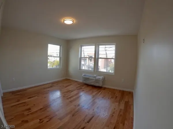 520 Bayway Ave #2A, Elizabeth City, NJ 07202