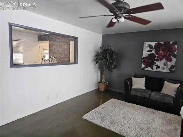 2128 Oakwood LN, Pueblo, CO 81005