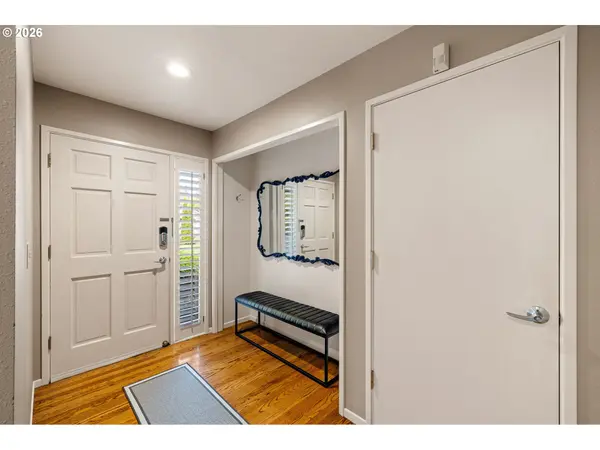 2084 EASTWOOD LN, Eugene, OR 97401