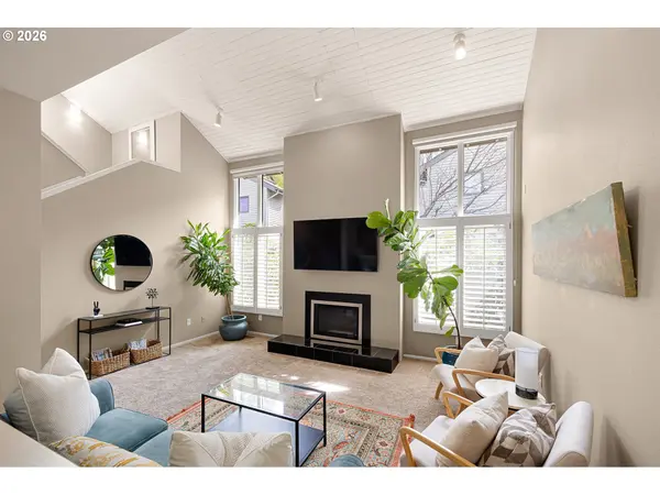 2084 EASTWOOD LN, Eugene, OR 97401