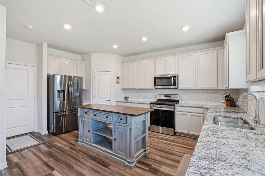 1620 Berry Ridge Trail, Aubrey, TX 76227