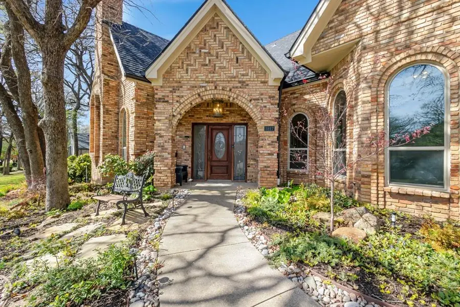 3917 Laurel Lane, Bedford, TX 76021