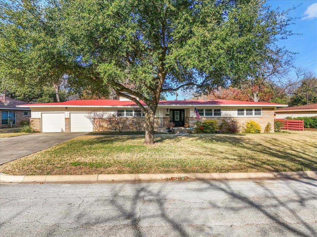 4612 Holiday Lane W, North Richland Hills, TX 76180