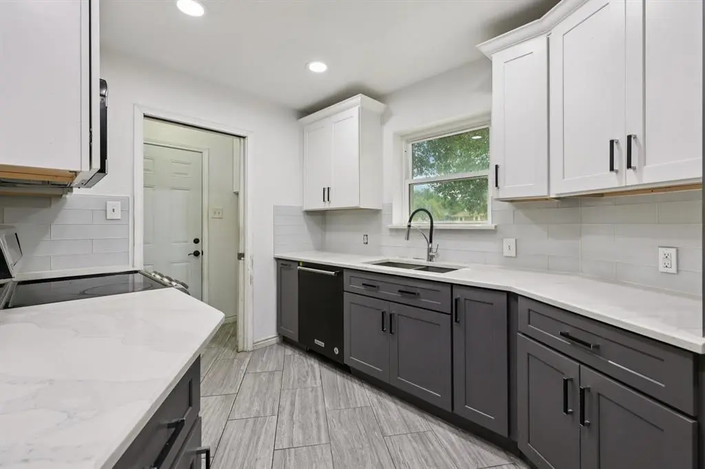 2417 Meadow Court, Bedford, TX 76021