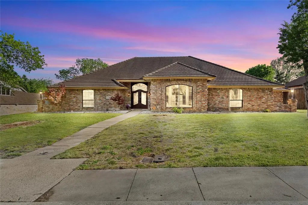 906 Greenbriar Lane, Duncanville, TX 75137
