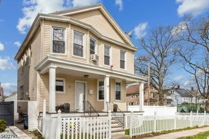 21 Ellington St, East Orange City, NJ 07017