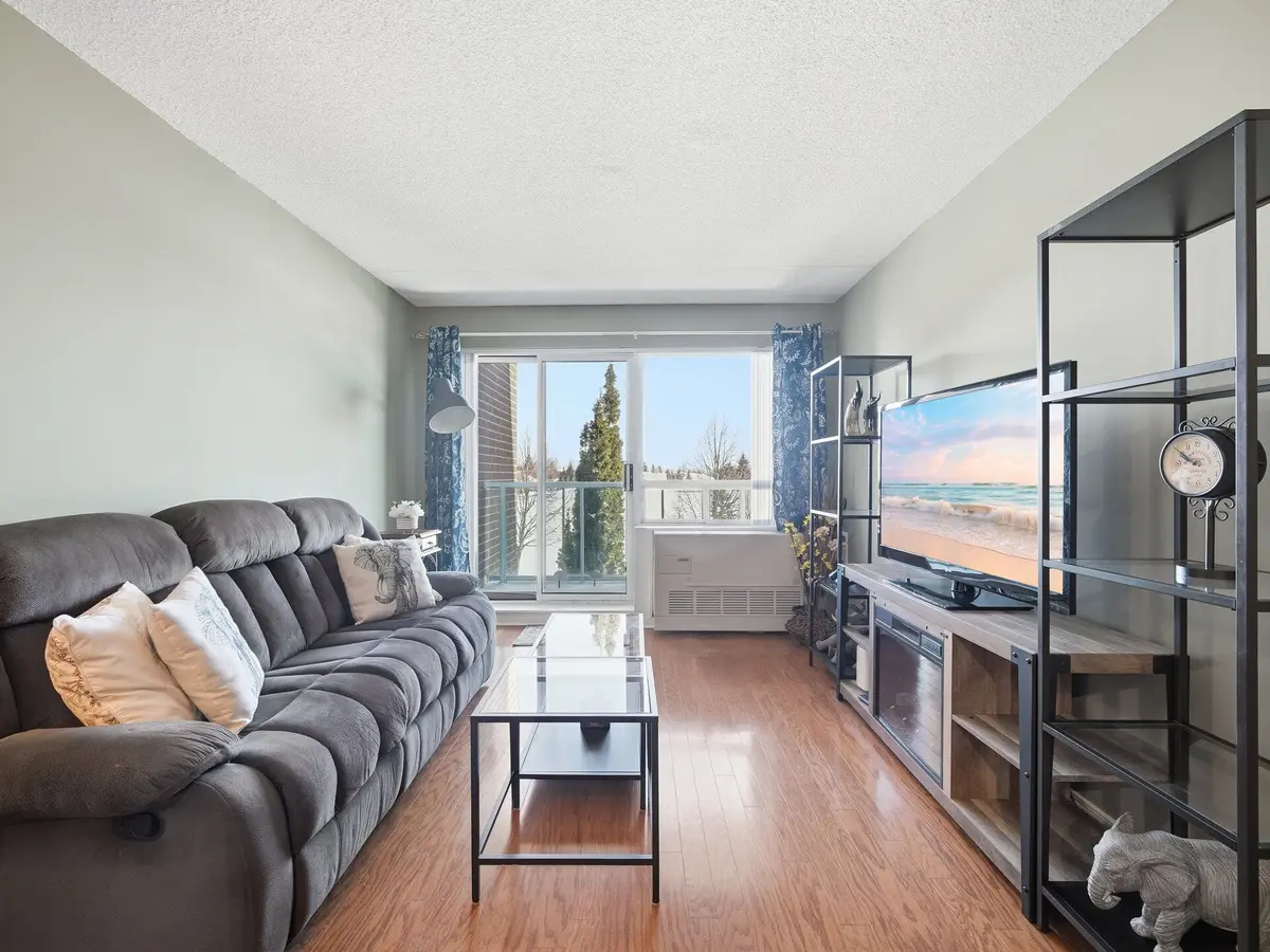 55 Via Rosedale N/A #202, Brampton, ON L6R 0V1