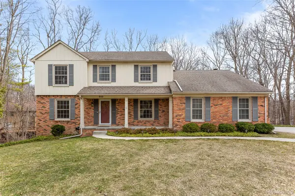 800 Ravine Terrace DR, Rochester Hills, MI 48307