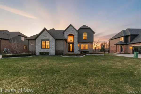 54933 Black Hills LN, Shelby Charter Township, MI 48316