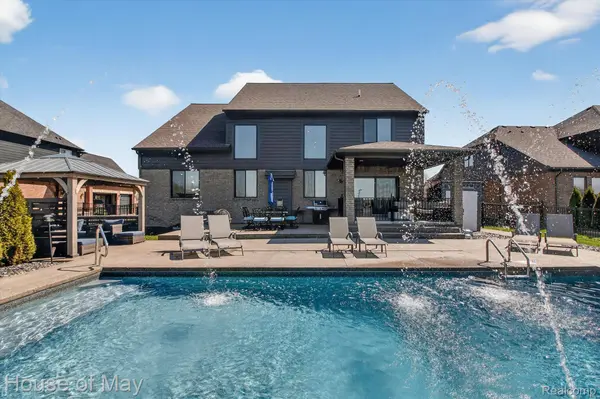 54933 Black Hills LN, Shelby Charter Township, MI 48316