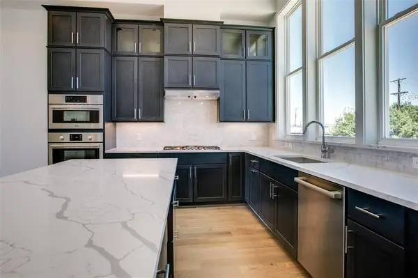 203 Carroll Street, Fort Worth, TX 76107