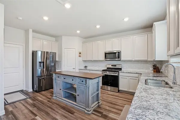 1620 Berry Ridge Trail, Aubrey, TX 76227