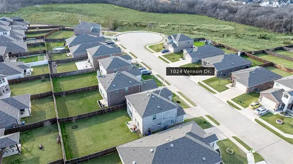 1024 Vernon Drive, Aubrey, TX 76227