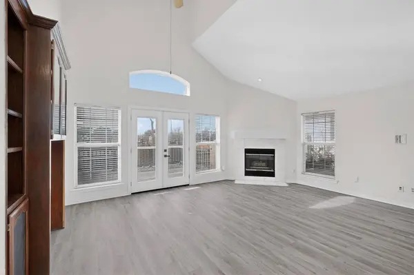 714 Ashbrook Court, Euless, TX 76039