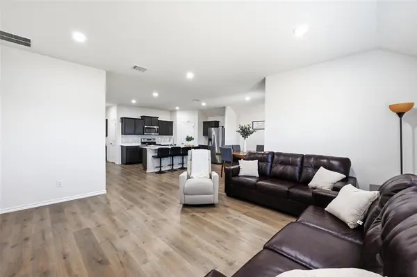 1012 Grand View Drive, Ennis, TX 75119