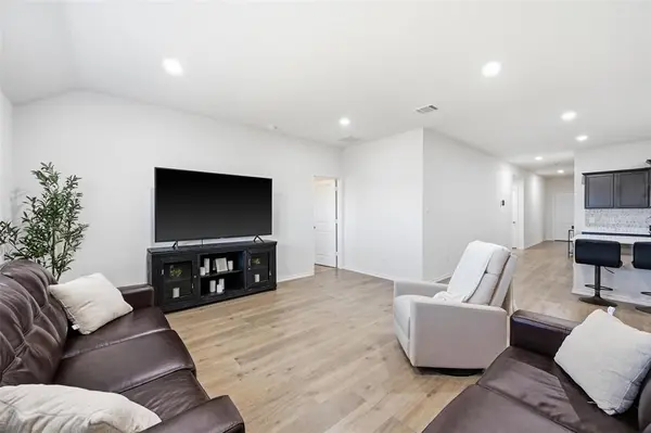 1012 Grand View Drive, Ennis, TX 75119