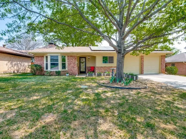 506 E Huitt Lane, Euless, TX 76040