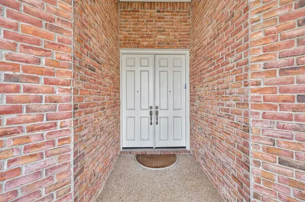 2400 Peach Blossom Court, Bedford, TX 76021