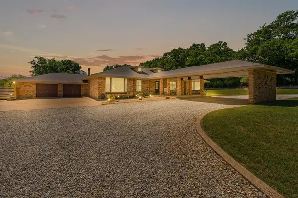 180 Nelson Wyatt Road, Mansfield, TX 76063