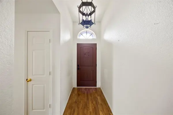 1021 Miles Avenue, Burleson, TX 76028